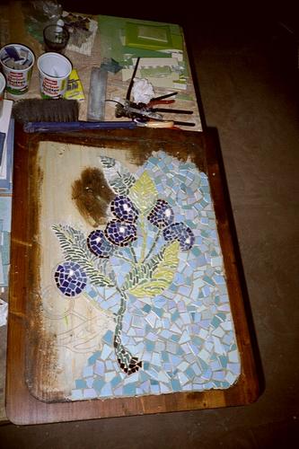bild: Blaue- Kirschen-Mosaik- Platte